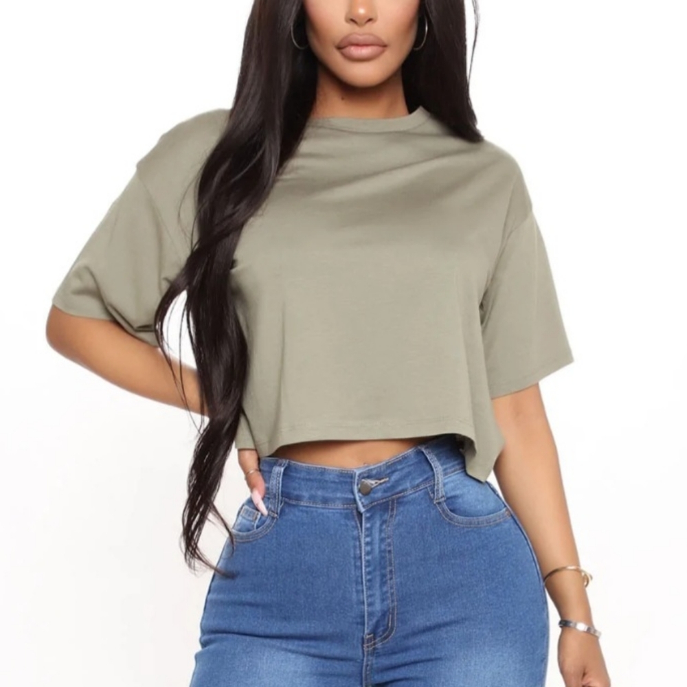  Fashion Nova Cropped Tee Size: S